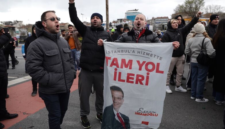 Main Opponent of Erdogan detained in Istanbul. Protesting is prohibited