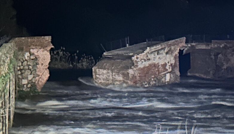 Tagus river climbed and destroyed Roman bridge in Spain