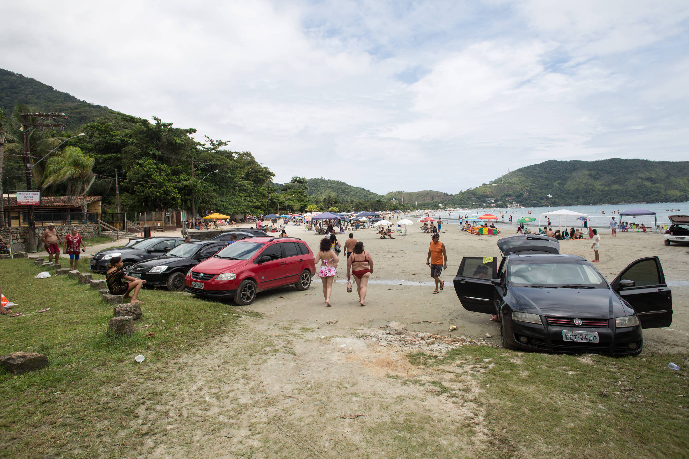 Learn how to protect your car (interior and outside) during the beach trips