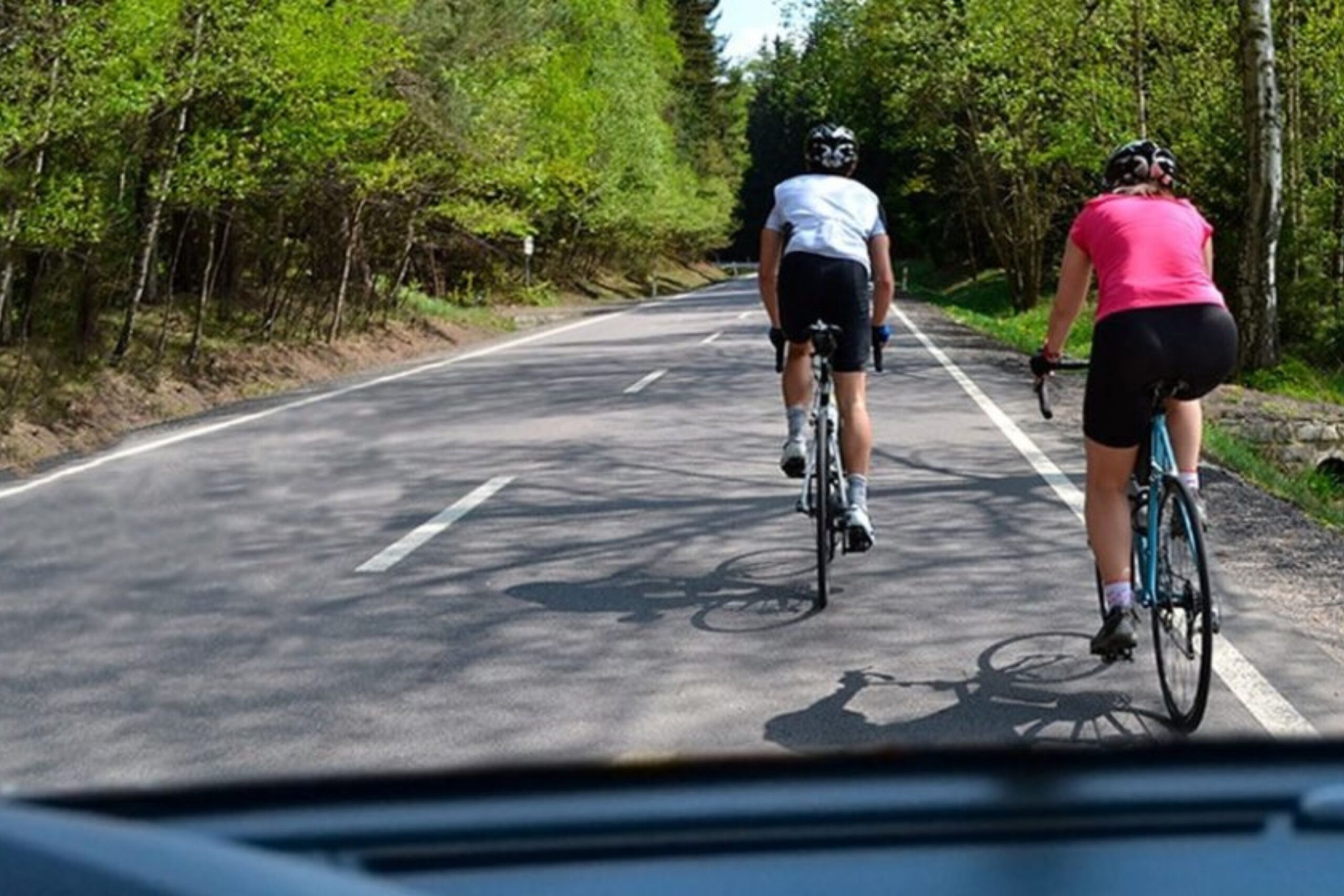 This very common practice of drivers is legal in Spain but in Portugal gives heavy fines