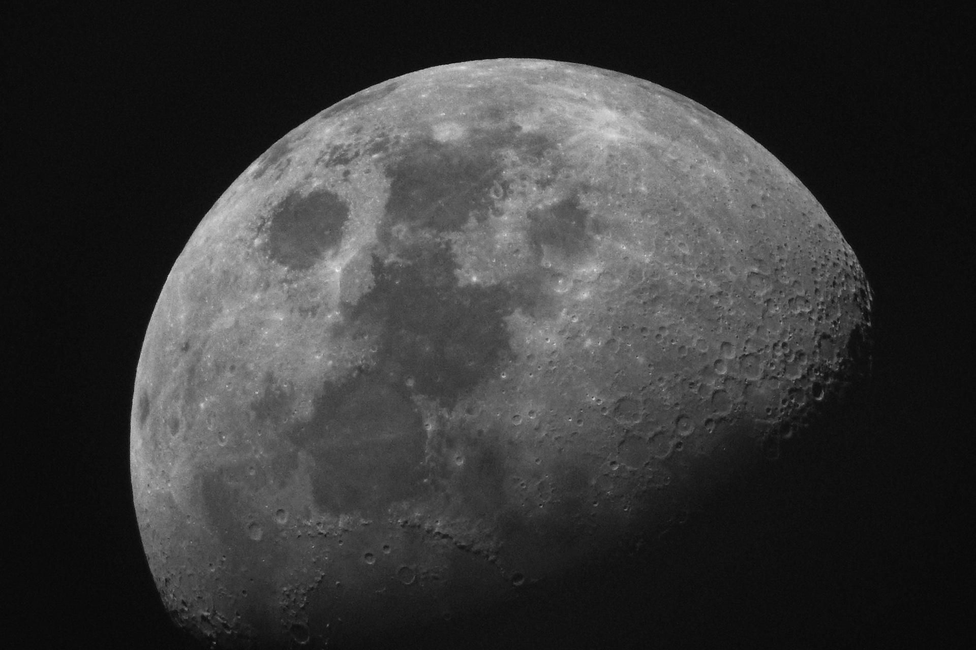 The eclipse of the worm moon in March 2025 will be visible from Poland. When is it worth looking at the sky?