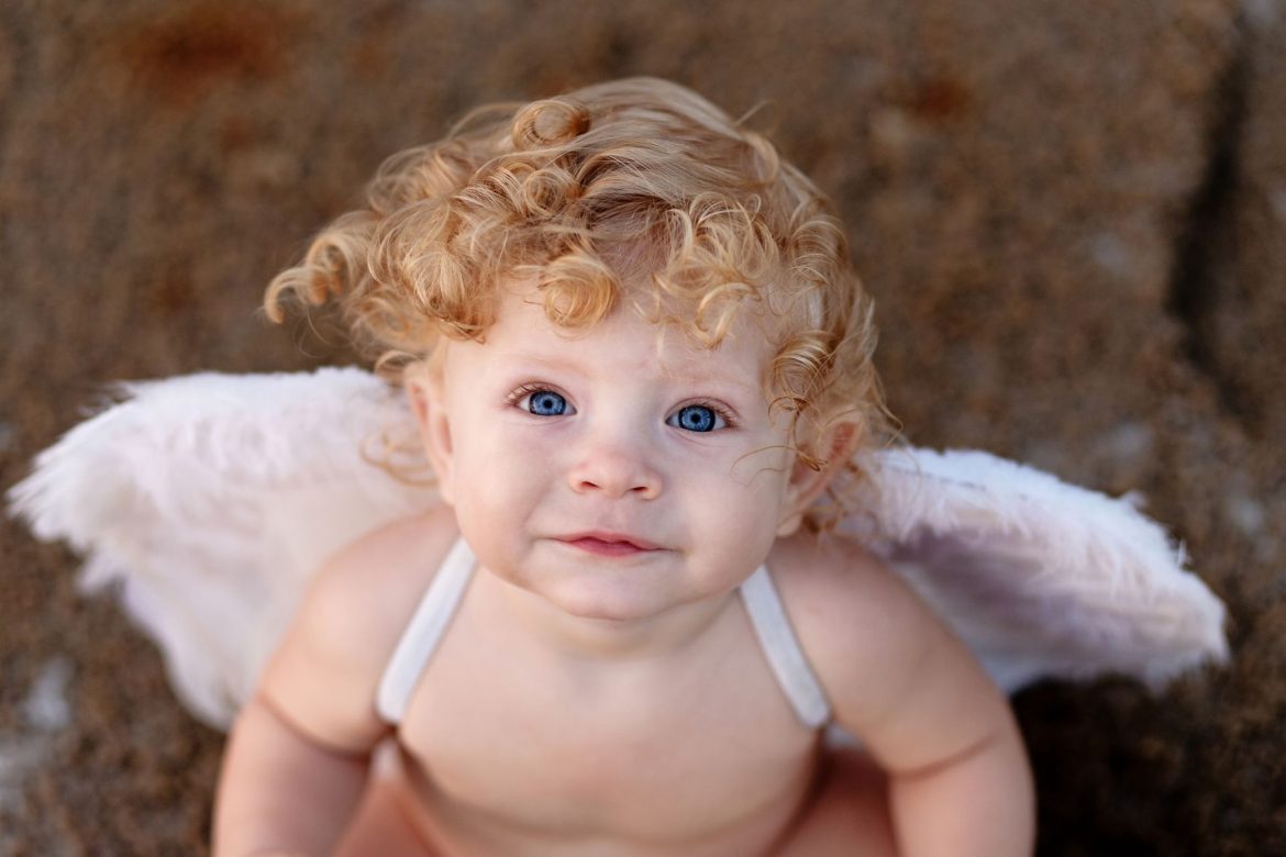 Catholics should not call sons that. Among them “carrying light”. Catholics should not call sons that. Among them "carrying light". Forbidden name for a boy.