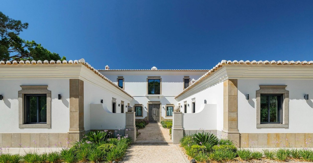 Algarve's most expensive house for sale is located in lakes and costs € 27,000,000