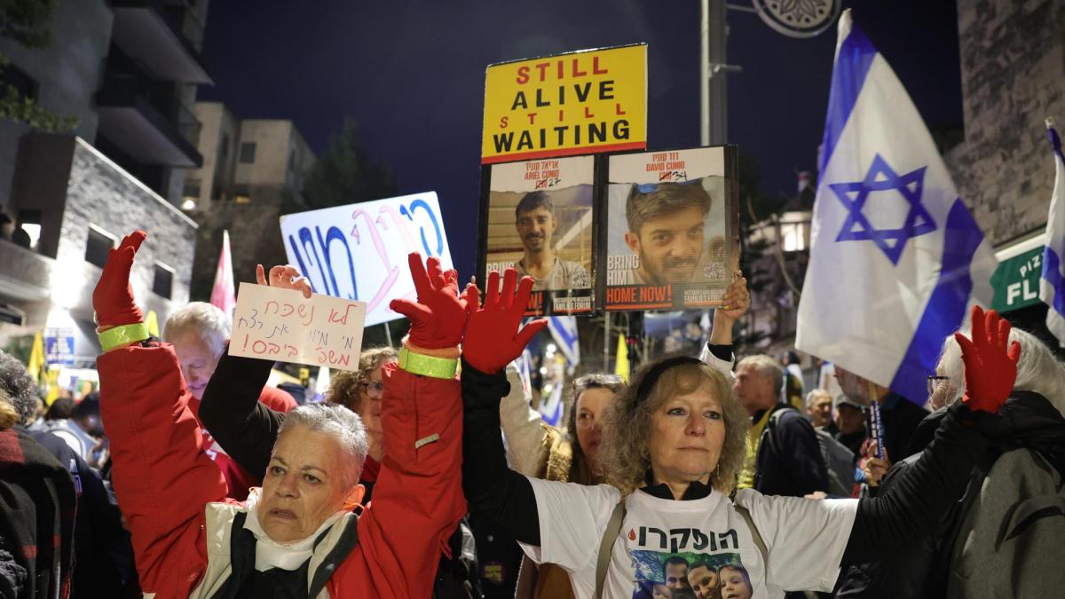 Hundreds protest before Netanyahu's house to ask for the return of Israeli hostages