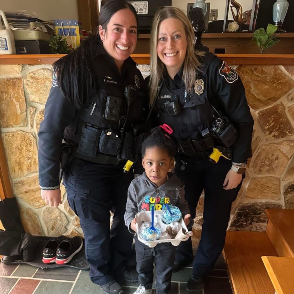 Four -year -old child calls the police to arrest his mother for eating her ice cream