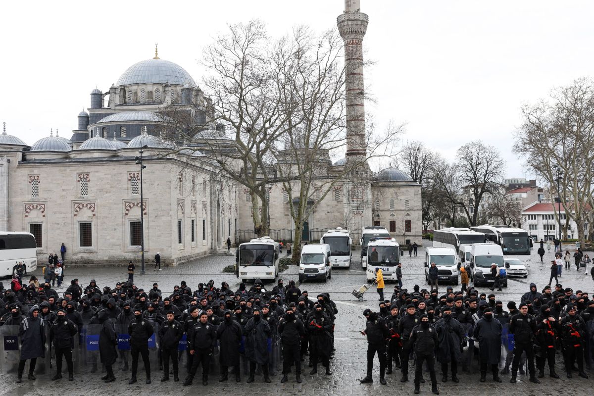 Turkey: Thousands on the streets to arrest Imoglou (images)