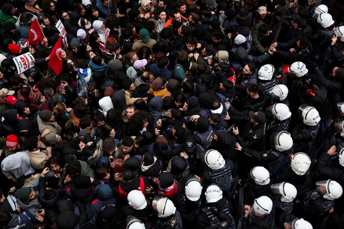 Turkey: Thousands on the streets to arrest Imoglou (images)