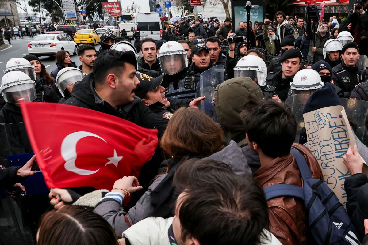 Turkey: Thousands on the streets to arrest Imoglou (images)