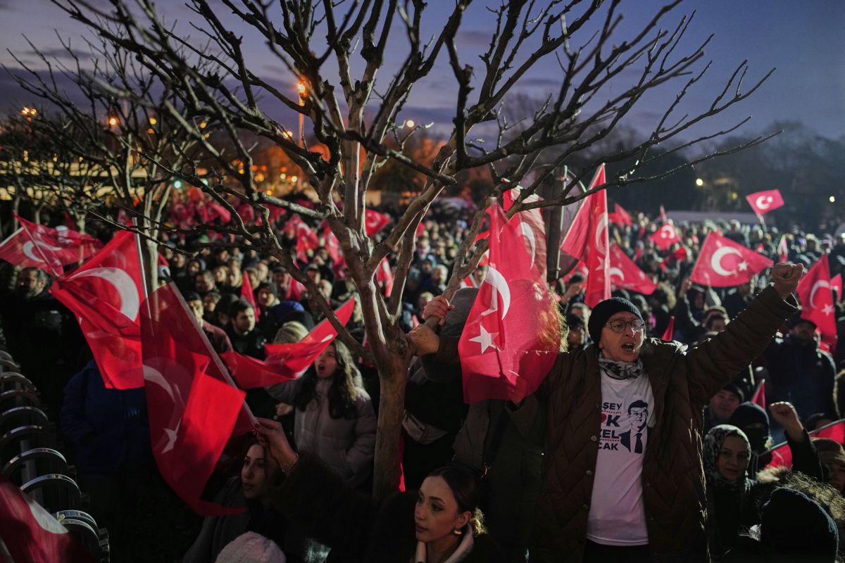 Turkey: Thousands on the streets to arrest Imoglou (images)