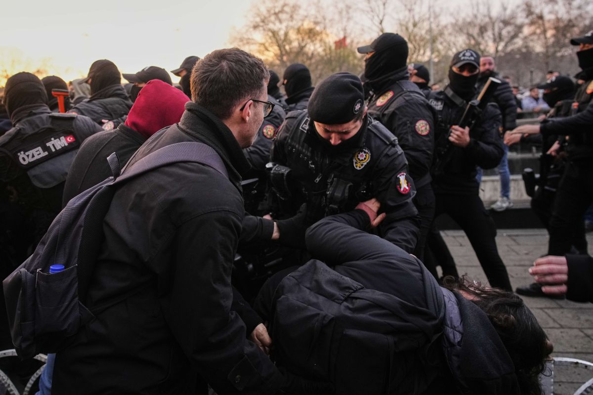 Turkey: Thousands on the streets to arrest Imoglou (images)