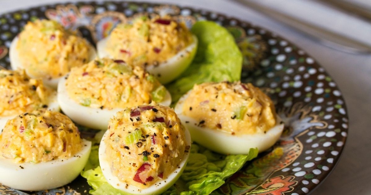 How to prepare stuffed eggs? They taste delicious with tuna paste