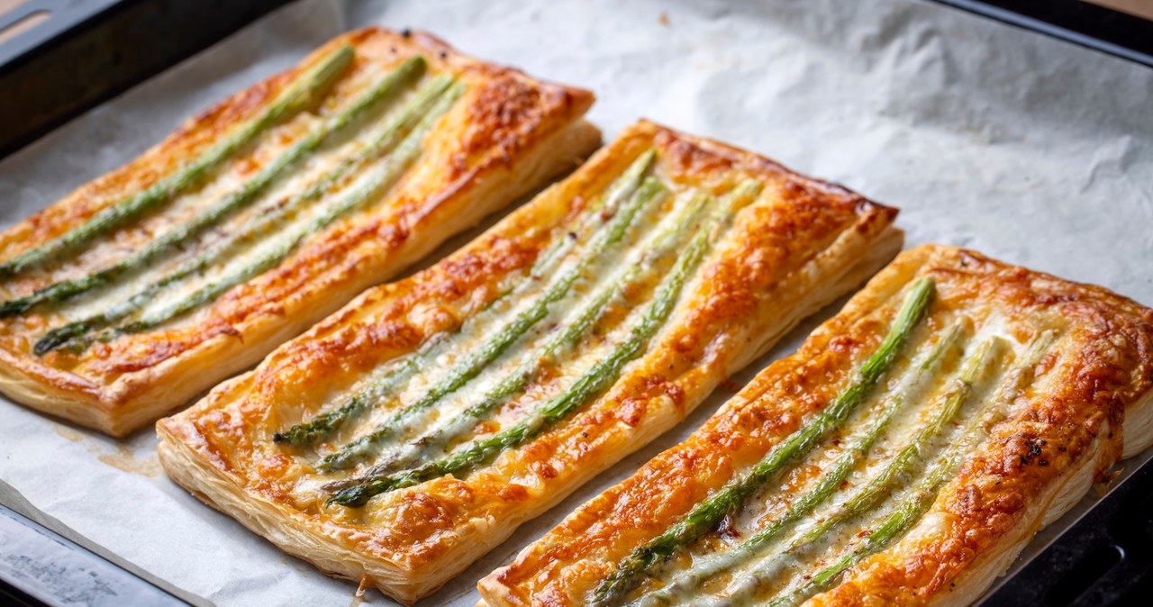 A simple snack with asparagus. For a barbecue and a warm dinner just right