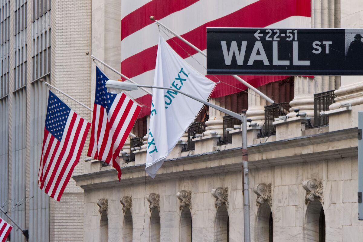 Wall Street does not come out of the red. Shall we go back to 2008?