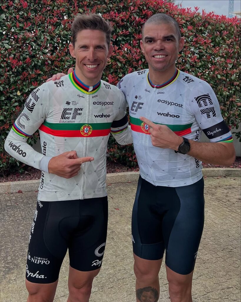 Pepe joined the champion Rui Costa for a cycling day