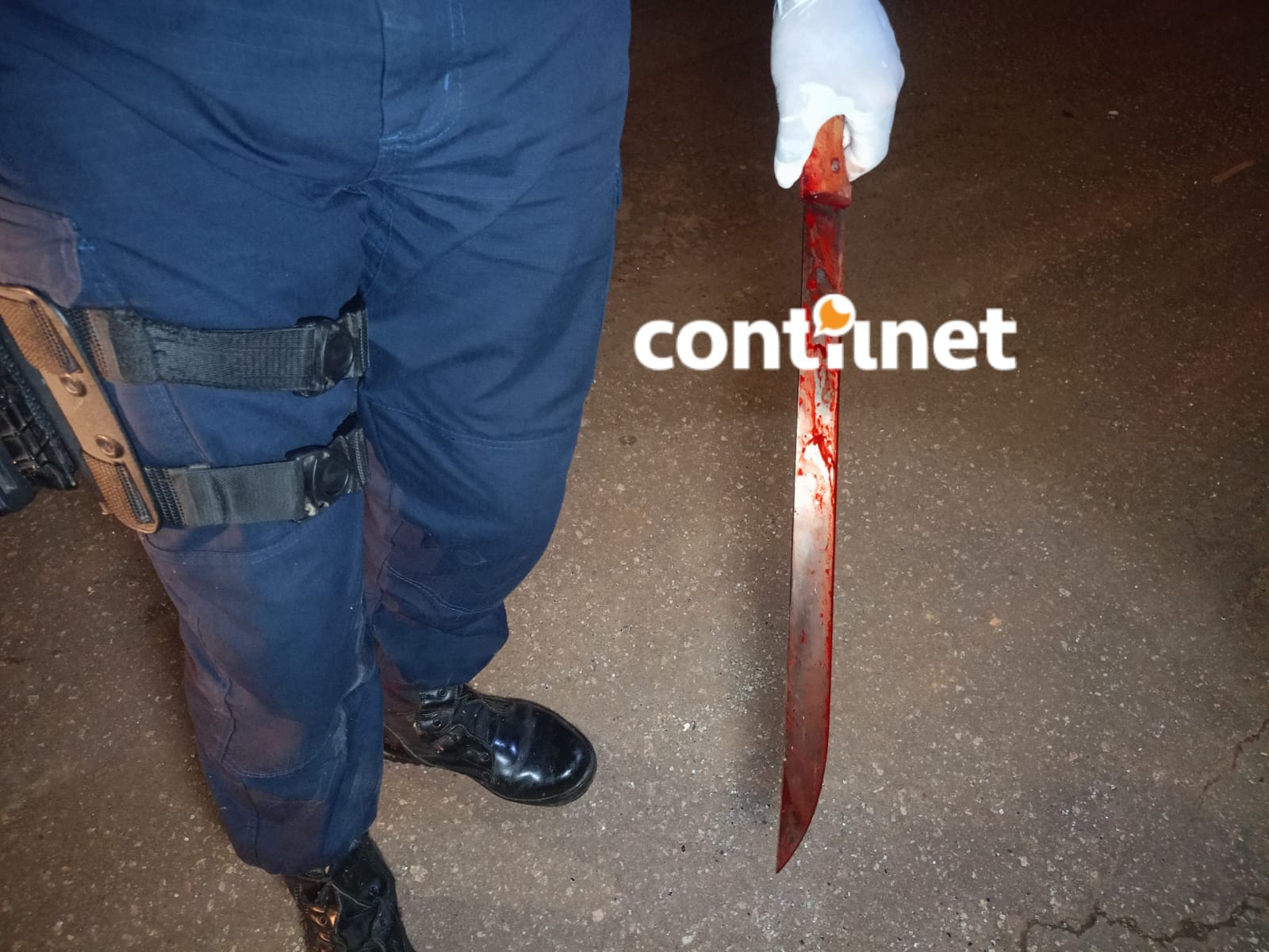 During a violent outbreak, wife attacks husband with third and glass in Rio Branco neighborhood