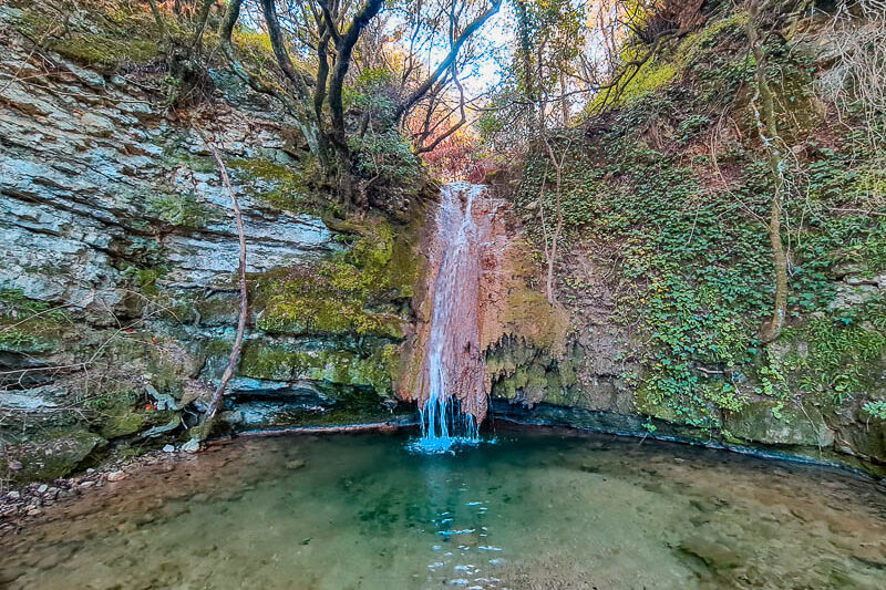 Discover the secret rail that leads to a cascade of crystal clear water that few know