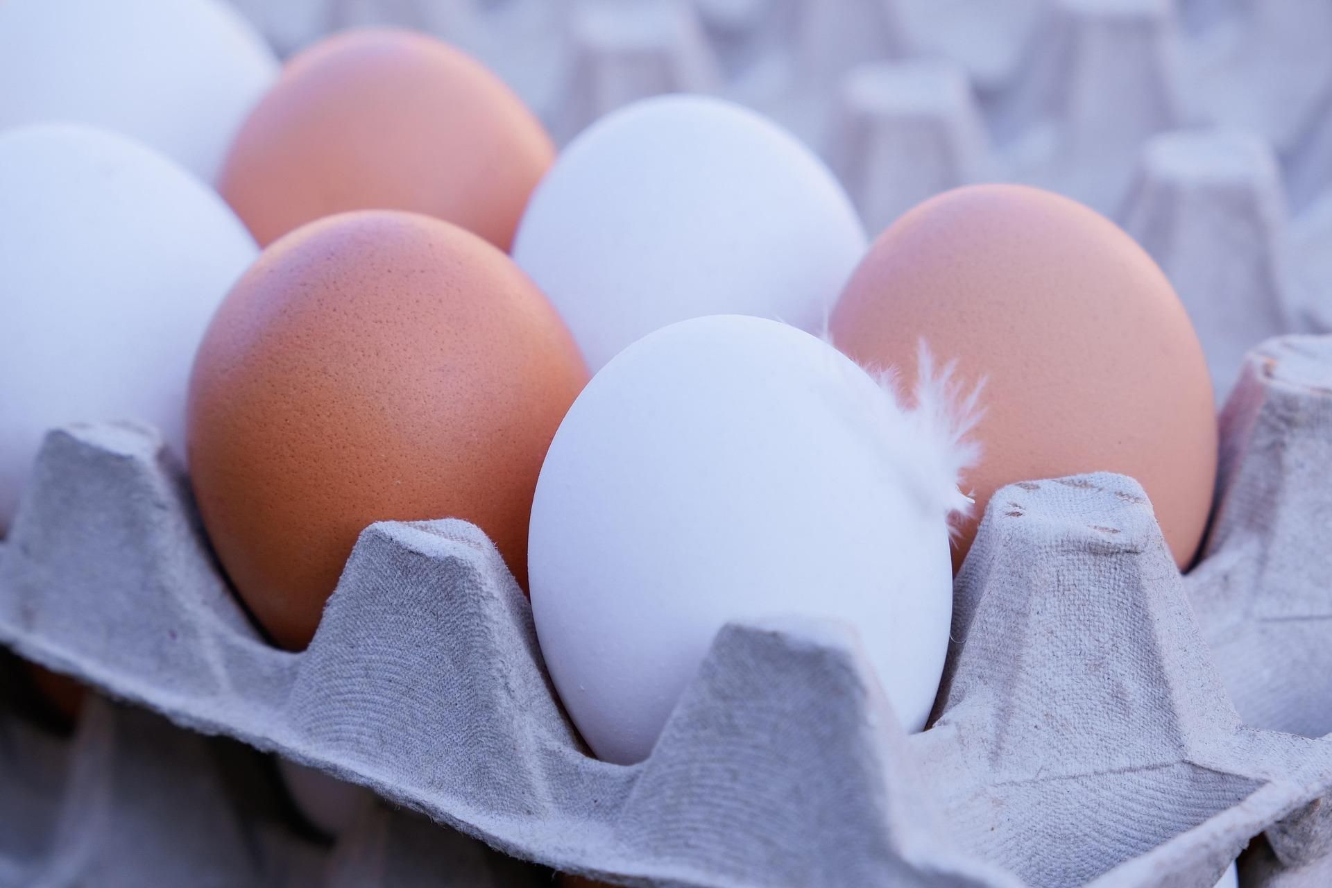Under no circumstances do you consume such eggs. You risk a lot. What eggs should you choose in the store?