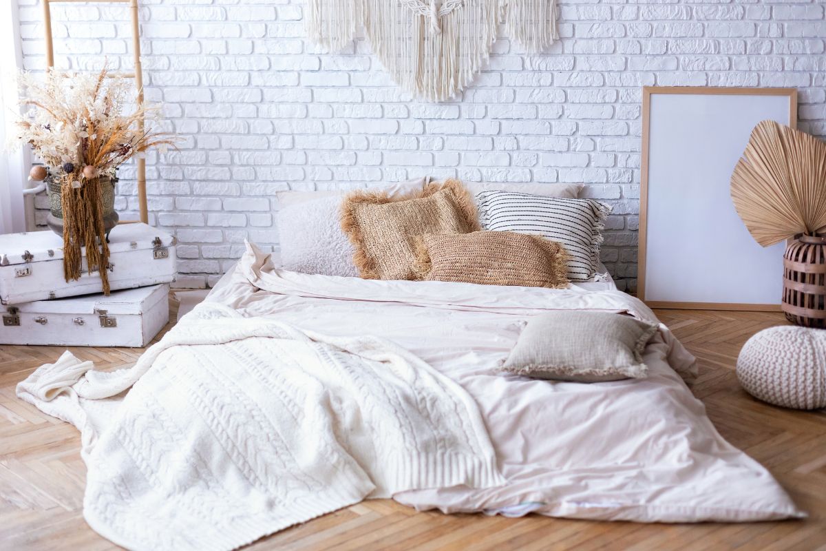 Furnishing the house with the colors of spring