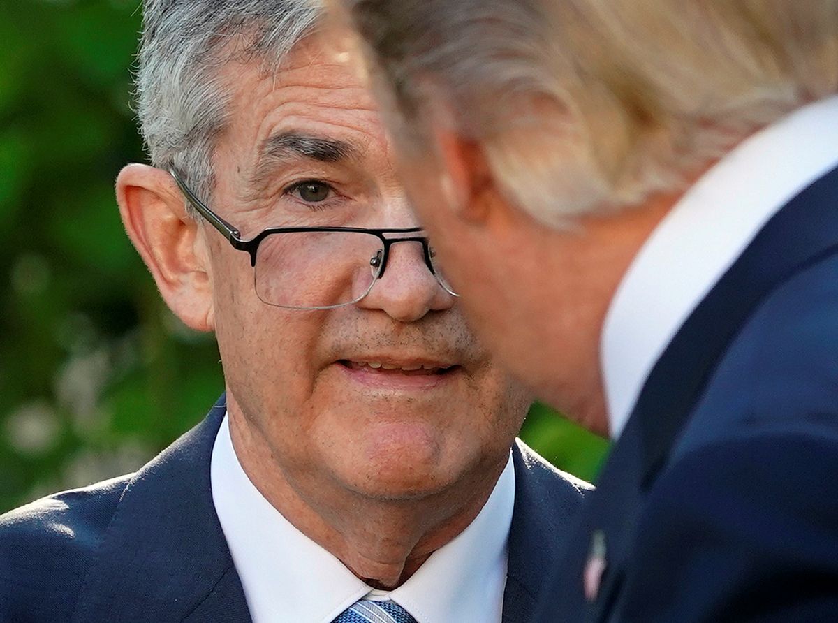 Τραμπ σε Πάουελ: Είσαι αργός, μείωσε τα επιτόκια, τώρα