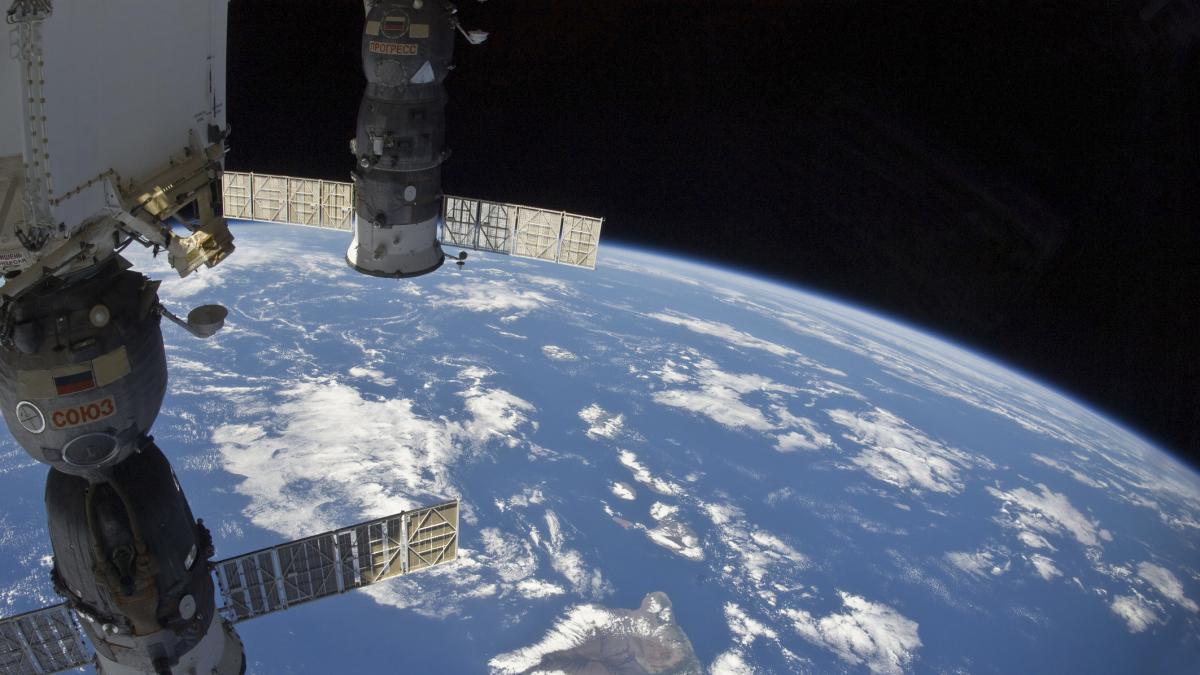 The super secret spacecraft of Russia release a mysterious object on Earth