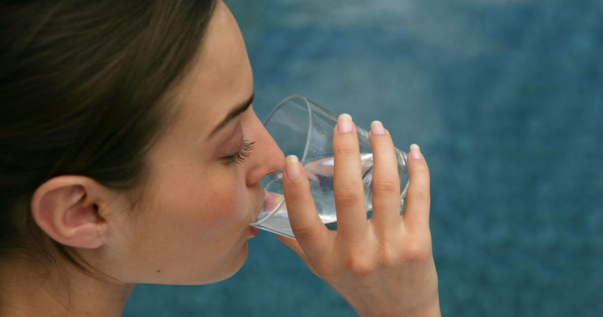 In the summer you should drink 2-3 liters of water. /123RF/PICSEL