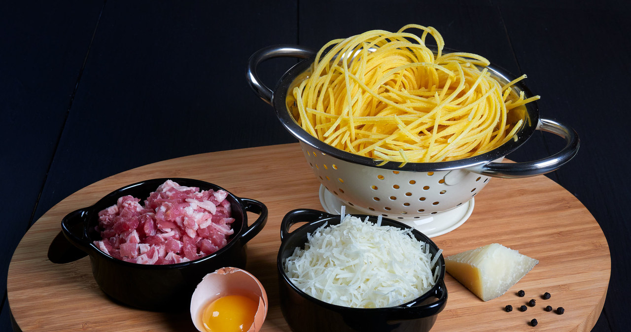 Ingredients for carbonar: pasta, yolk, guanciale, pecorino, pepper /123rf /picsel