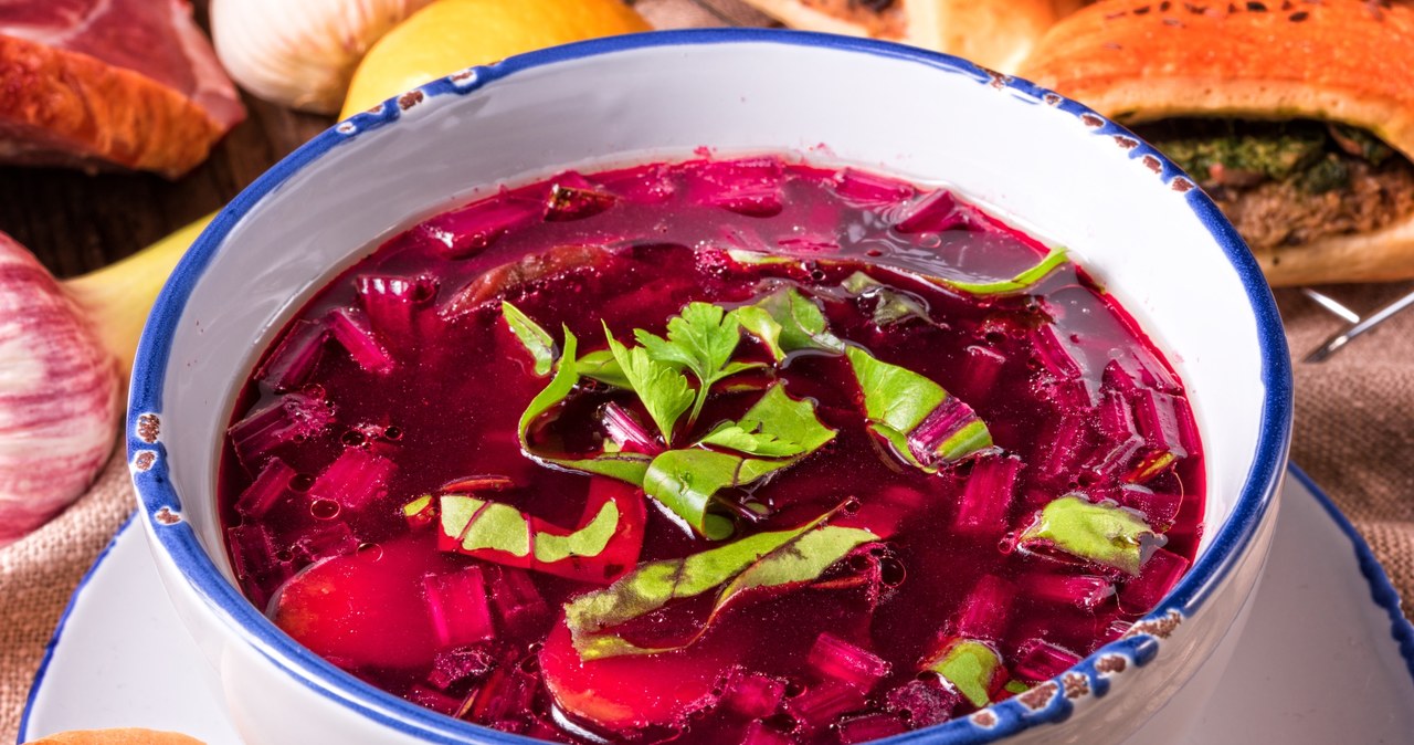 Botwinka, i.e. a soup prepared from a young beetroot, is a hit among spring soups. /123RF/PICSEL