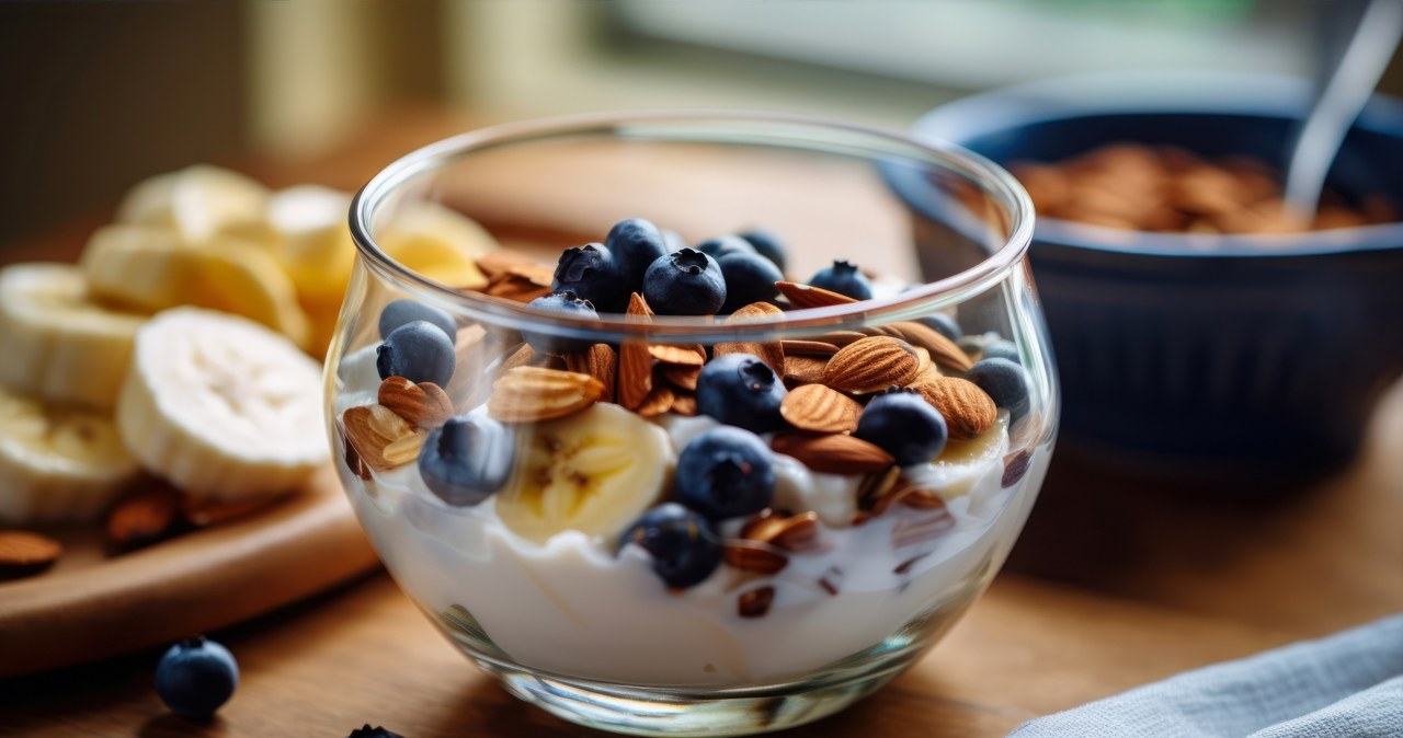 Greek yogurt can be eaten as a snack, sweet or as an addition to dishes or salads. /123RF/PICSEL