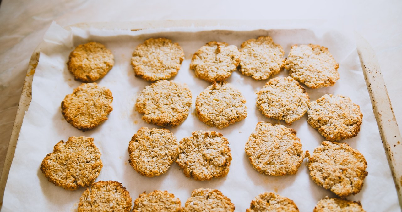 Mix a banana with oatmeal and honey to create tasty and healthy oatmeal. /123RF/PICSEL