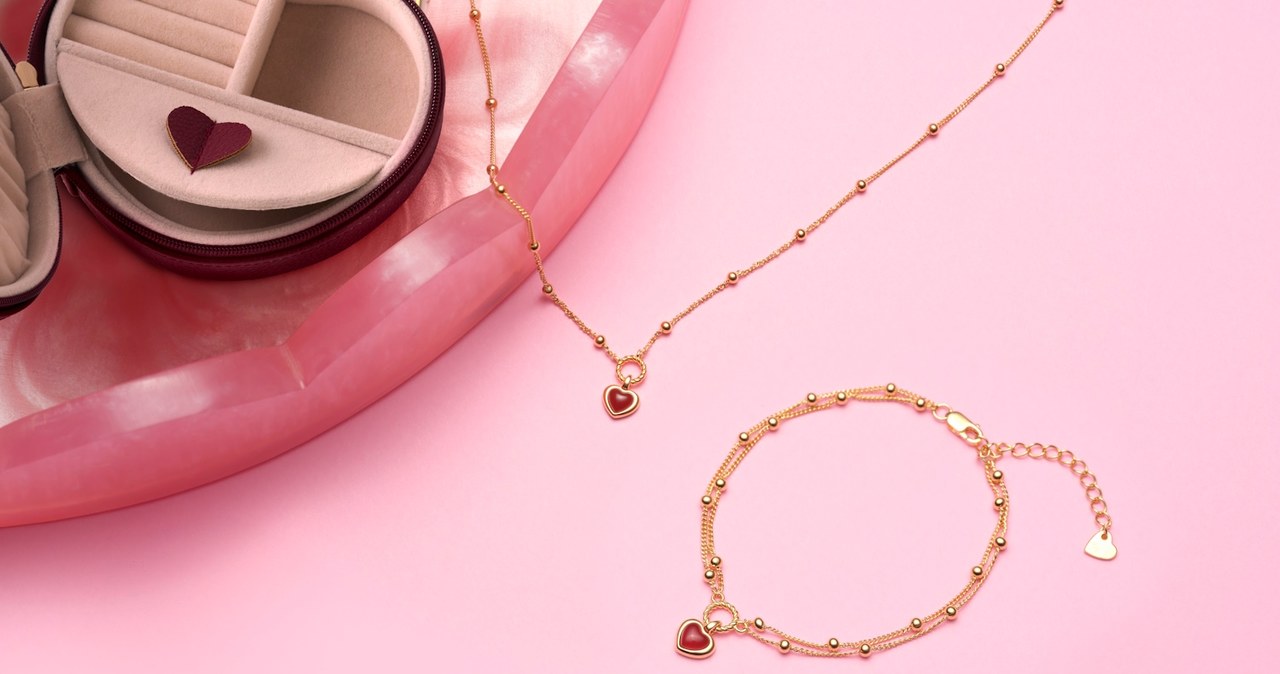 A bracelet with quartz is a good way to have this stone always with you /promotional materials