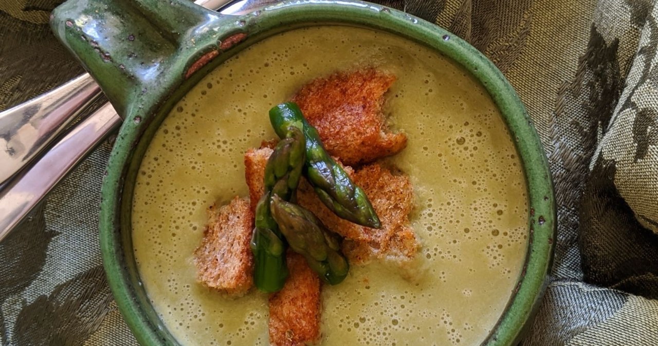 Asparagus cream soup is a source of folic acid and vitamins C and E /Catceeq /Canva Pro