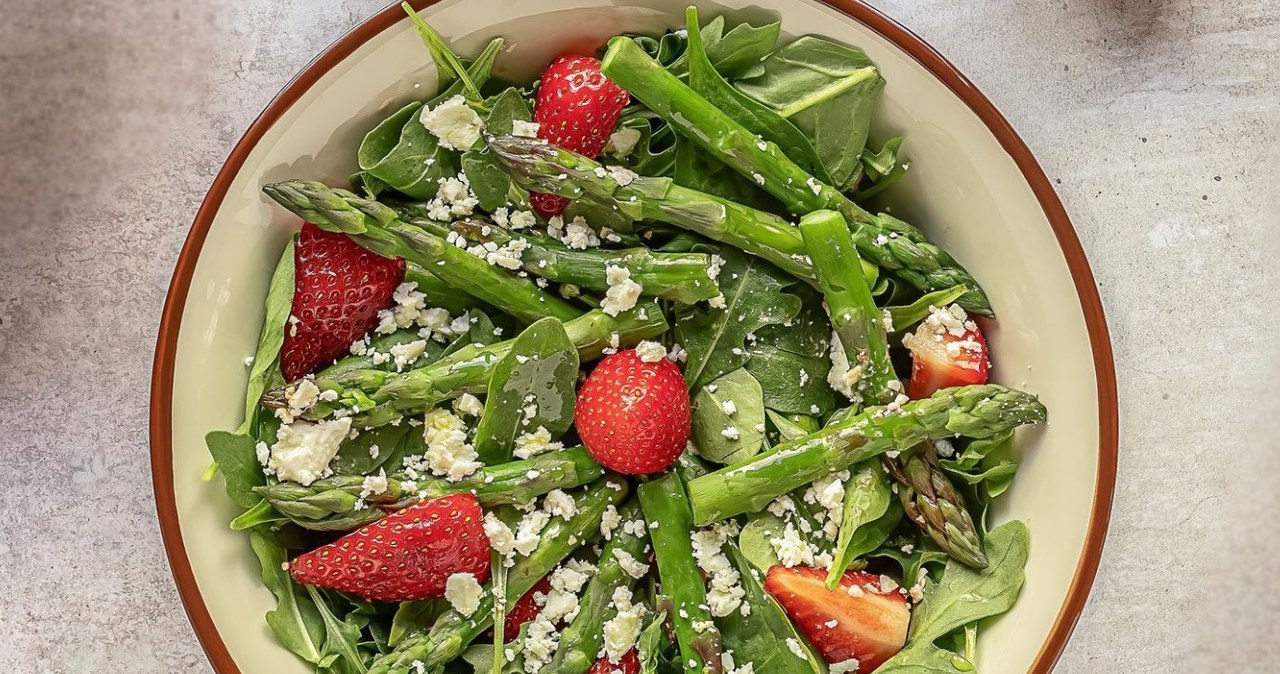 Asparagus and strawberries are an extremely tasty combination /Janevershinin /123RF /PICSEL