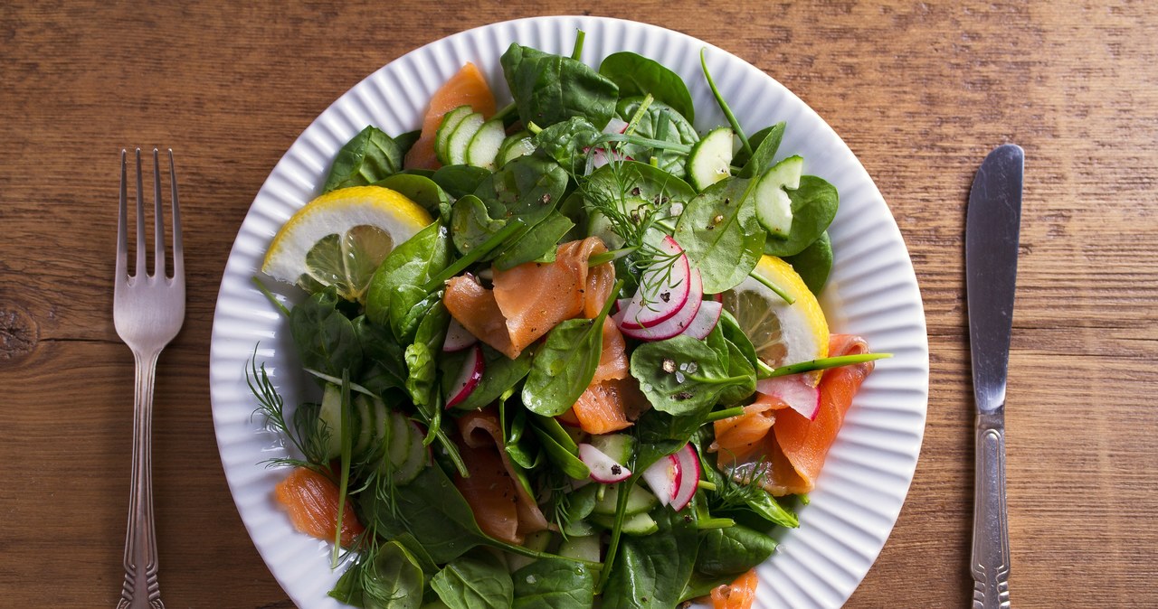 Tasty salad with the addition of smoked salmon /freeskyline /123rf /picsel