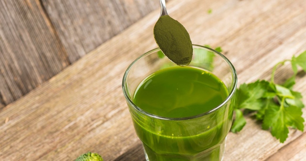 Chlorophyll, located in a large amount of chlorella, strengthens the immune system and removes toxic substances. /Helovi /Canva Pro