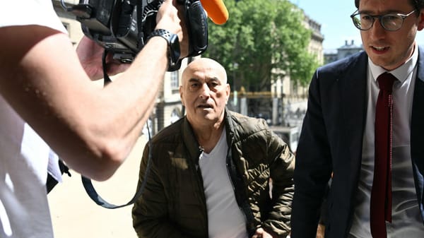 Kim Kardashian was naked, thought he was going to die. "I have babies," he begged