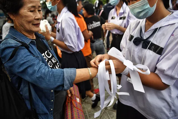 This country took 50 years to change the rules on the student's hair length