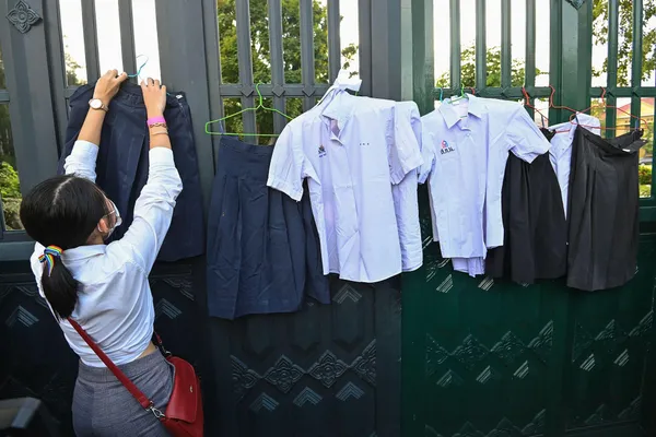 This country took 50 years to change the rules on the student's hair length