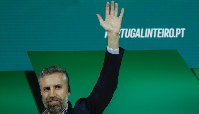 PS: Pedro Nuno fires