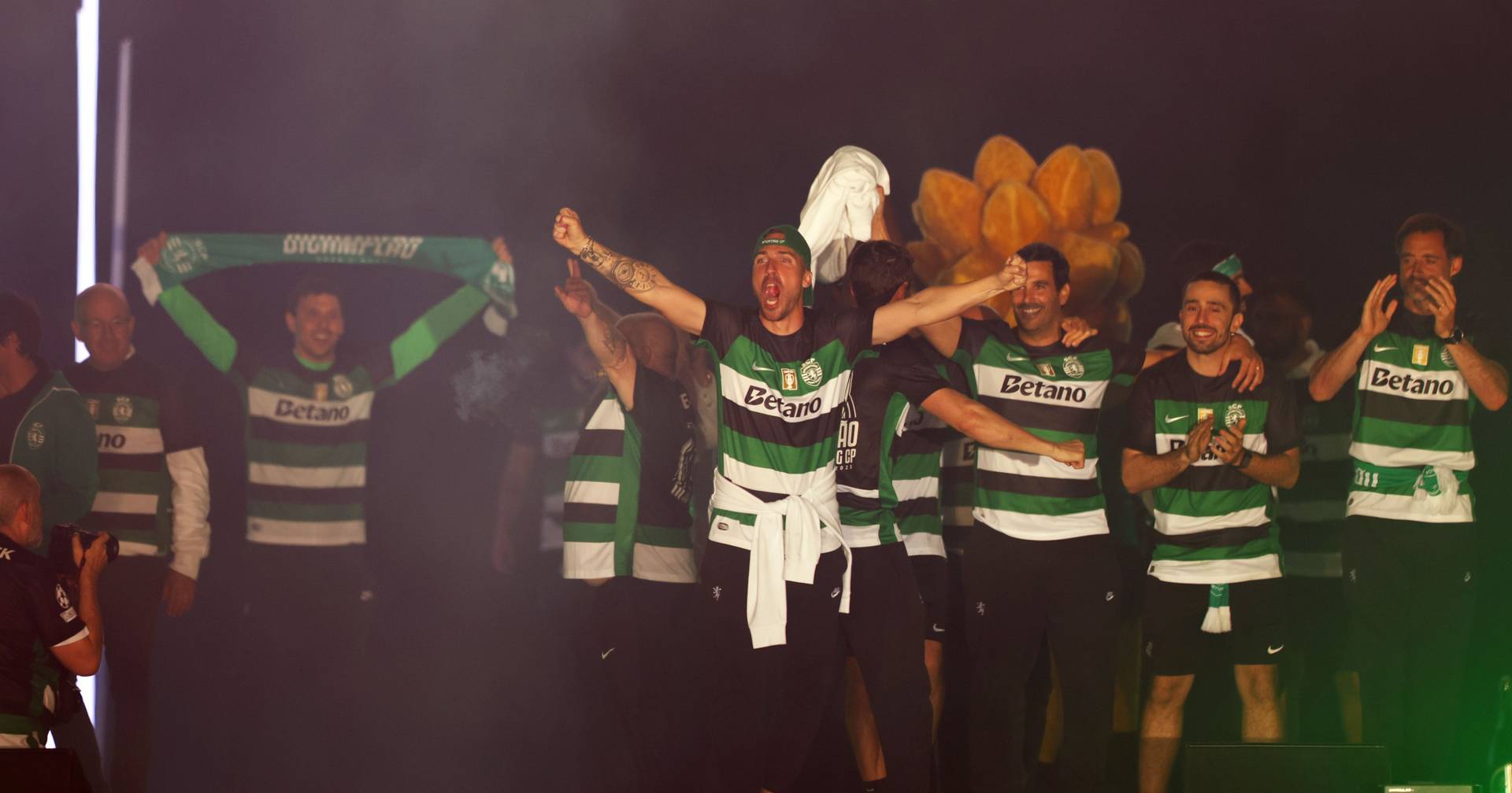 Sporting received at the Lisbon Chamber after winning the two -time championship