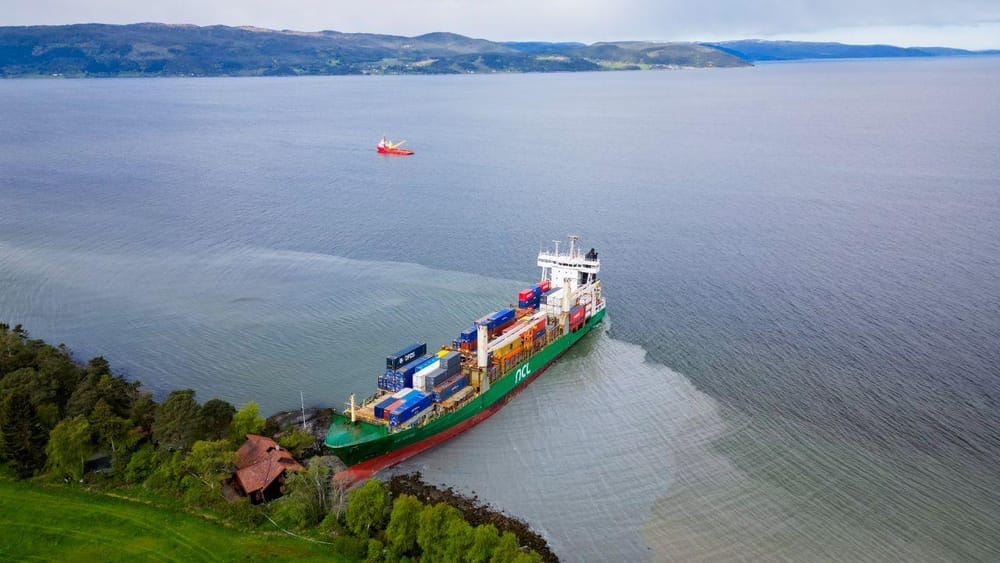 Aerial view lets you notice the size of the vessel (Jan Langhaug/EPA)