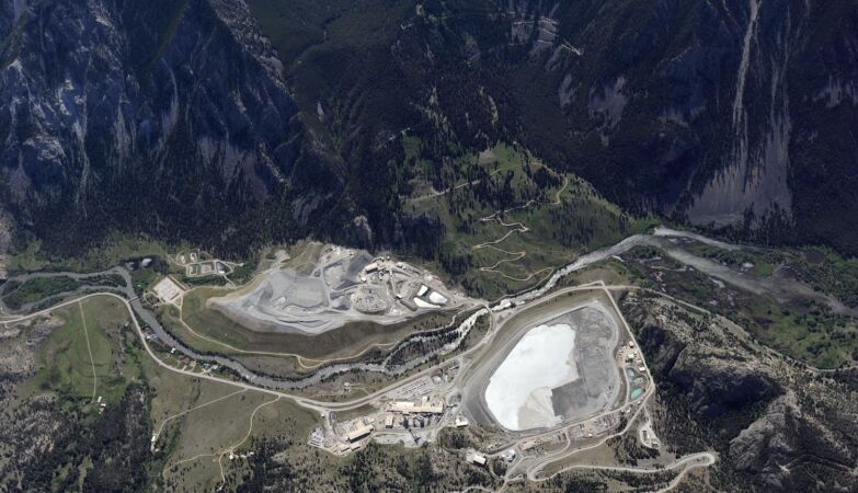 289 workers arrested in a gold mine in South Africa