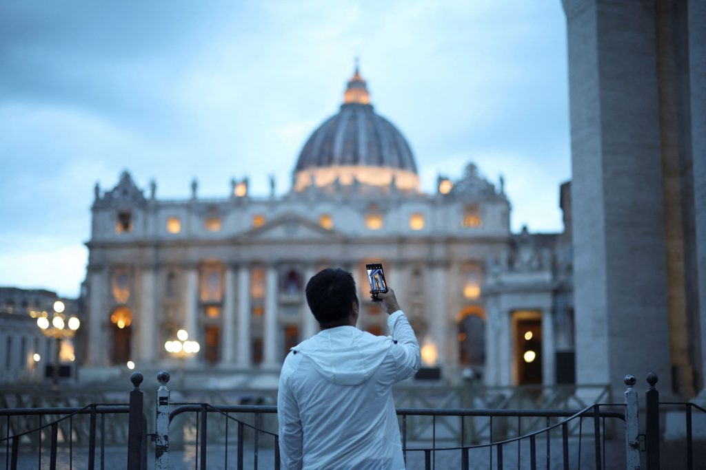 Vatican: Interruption of telephone communications until the election of the new Pope