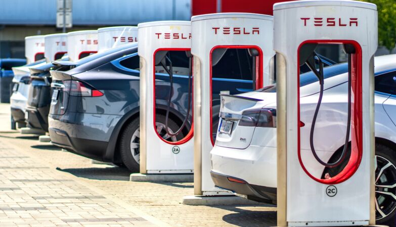 Tesla in free fall (while electric sales grow 28% in Europe)