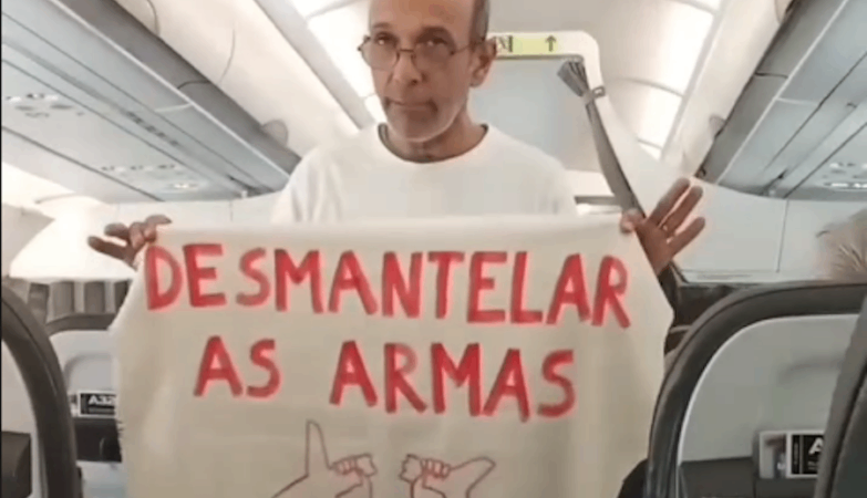 Environmental activist withdrawn to the force of flight porto-lisboa