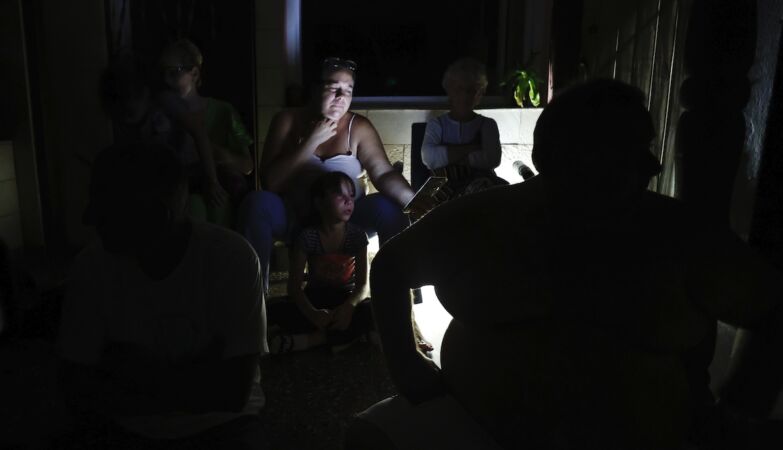New blackout, now in France. 160 thousand homes without light
