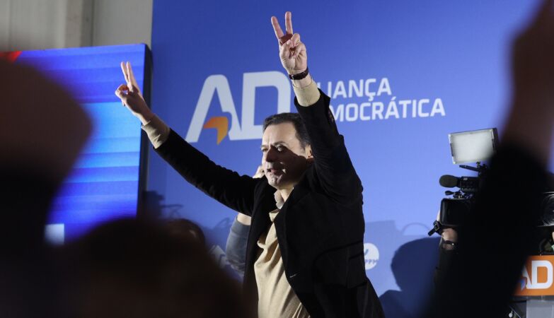 First polls: AD victory with 29 to 35 %, PS and arrives in a technical draw
