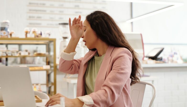 Contain a sneeze and tear the trachea? It can happen