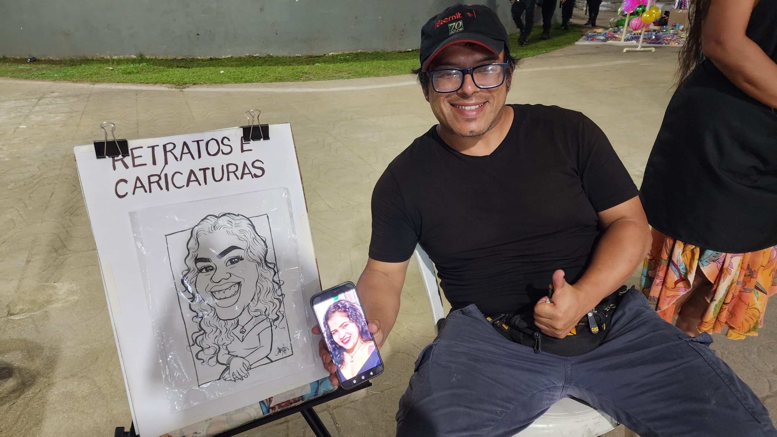 At Carnavossis, an artist who exchanged architecture for caricatures thrills with his work