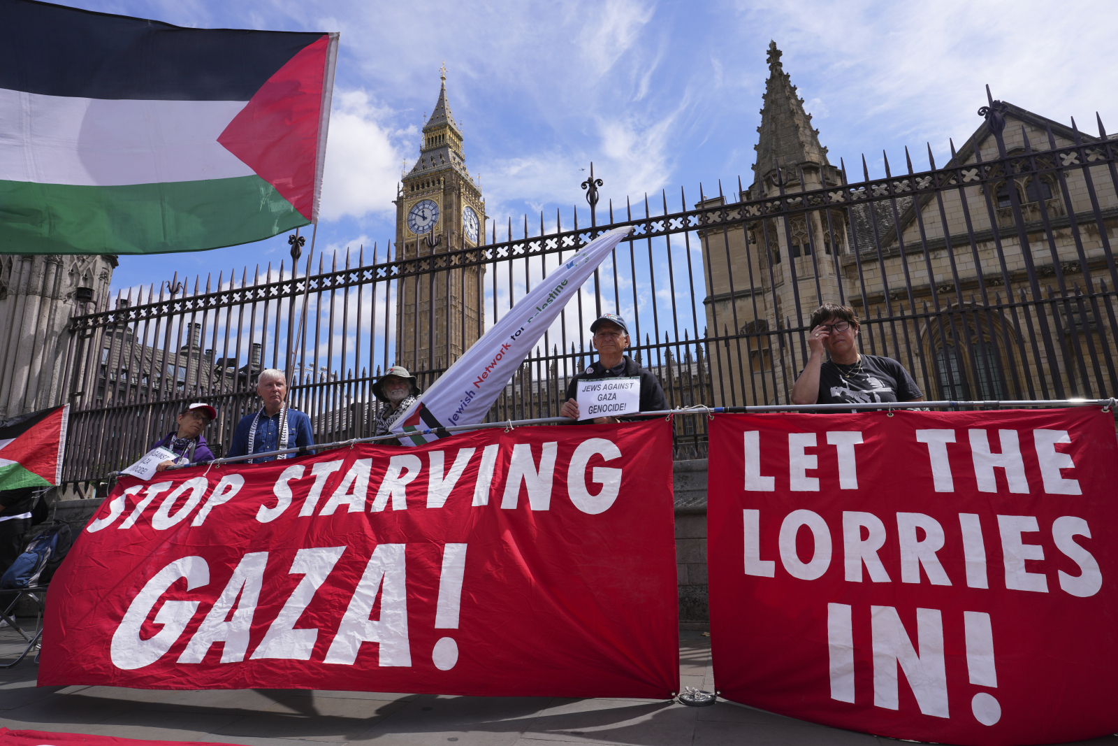 London for Gaza: Overnight in memory of children killed -"Genocide what is happening in the pocket"