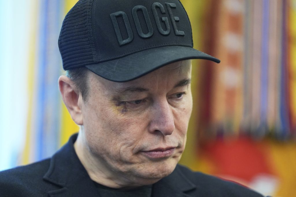 Trump: "Ilon Musk doesn't really leave"